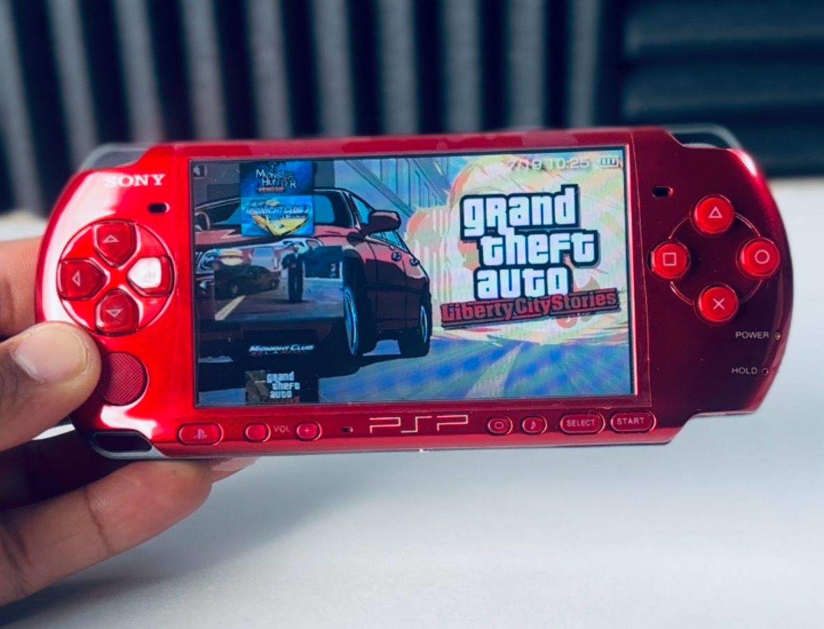 PSP 2000 Red (128GB) – 1070 Games
