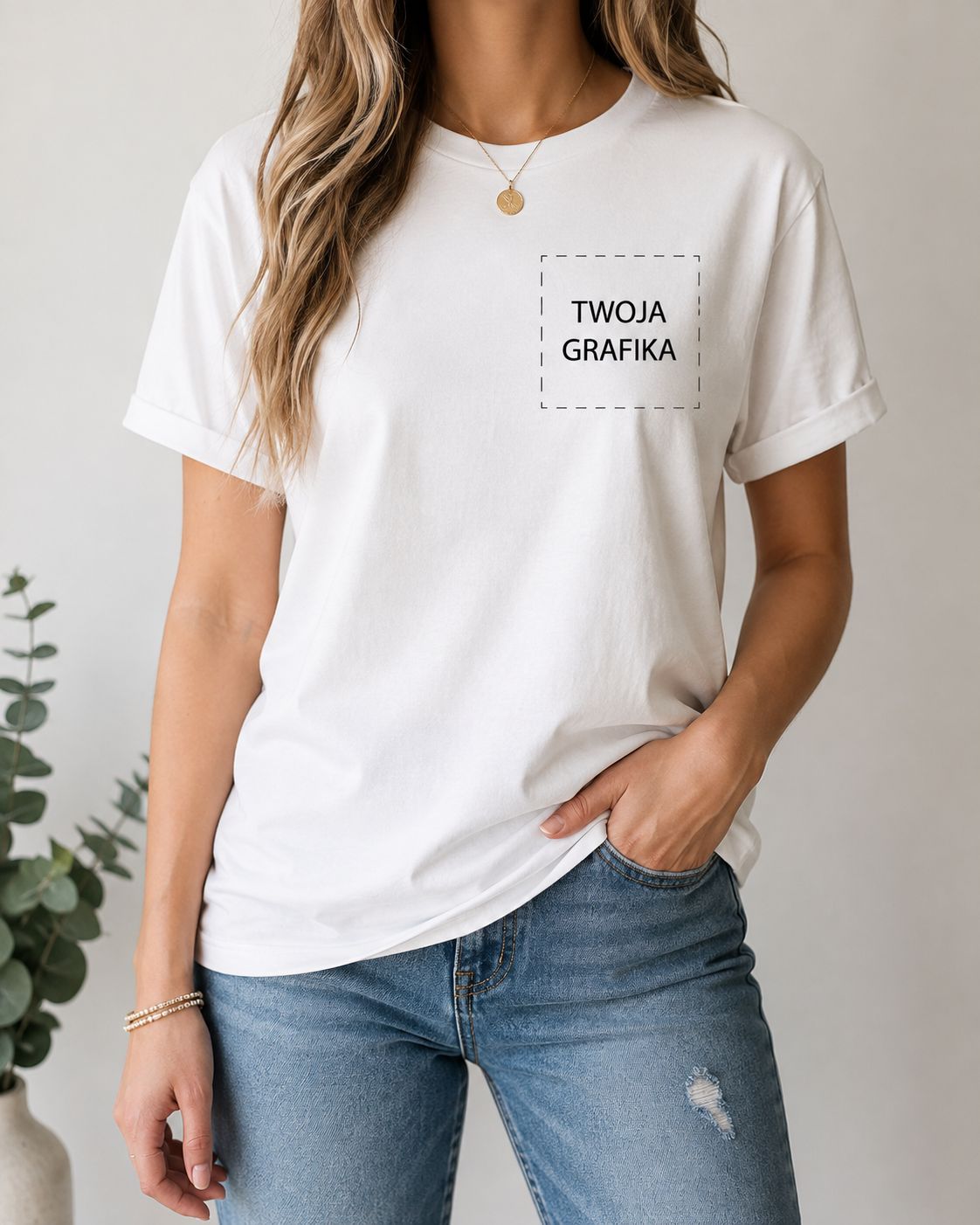 Koszulka personalizowana z małym nadrukiem – logo lub grafika na piersi