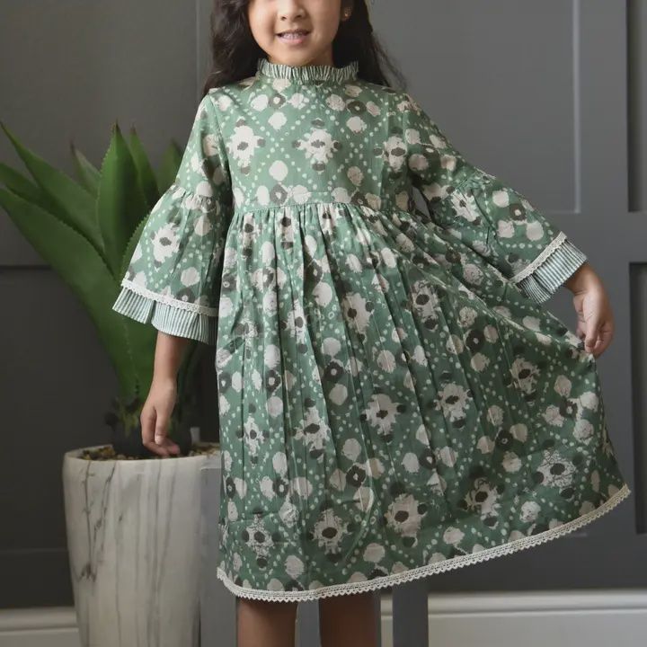 Green Printed Bell-Sleeves Ruffle Dress, Size: 7y
