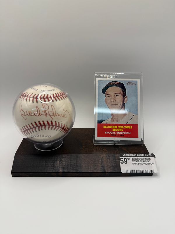 Brooks Robinson Signed Baseball w/ Display