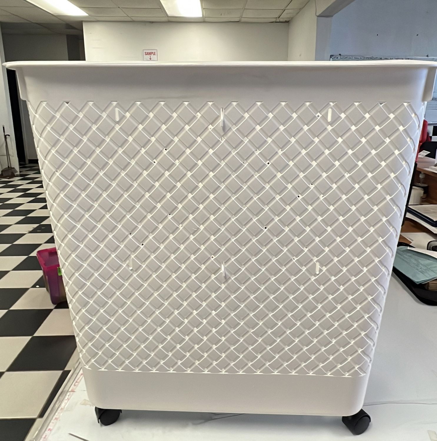 Laundry basket; style: heavy duty plastic laundry basket, assorted colors