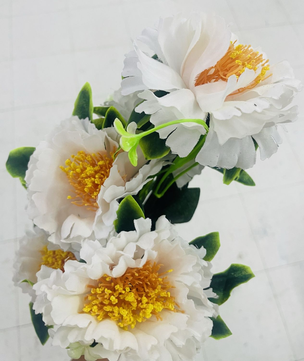 7 PC WHITE FLWRS