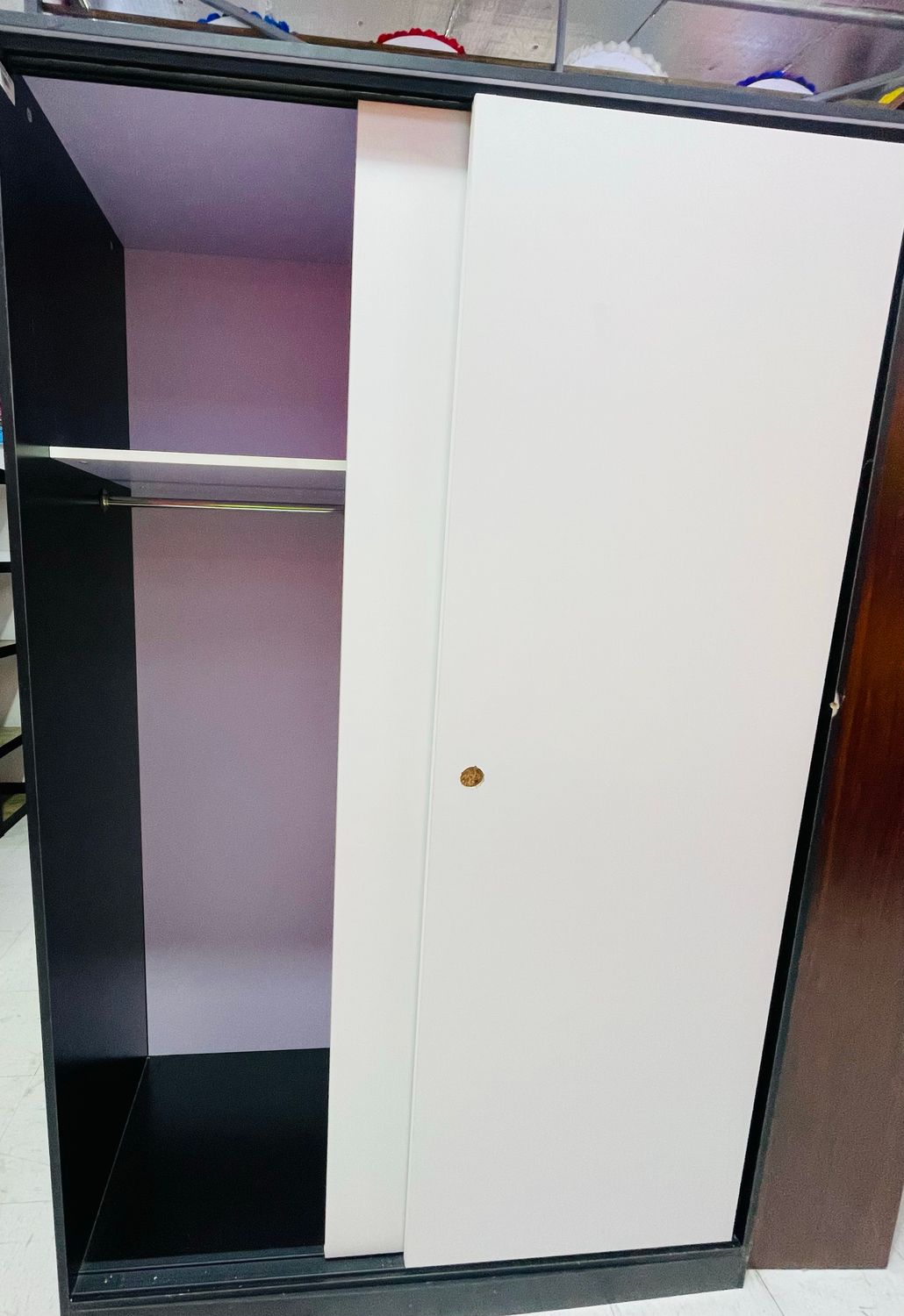 560 PUSH AND PULL 2 DOOR CLOSET