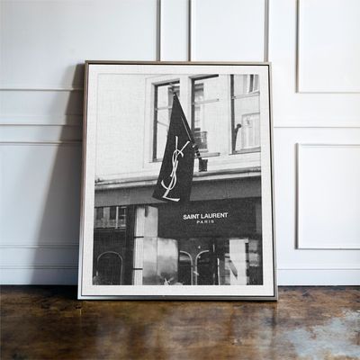 Luxury Fashion Shop Font in Black and White