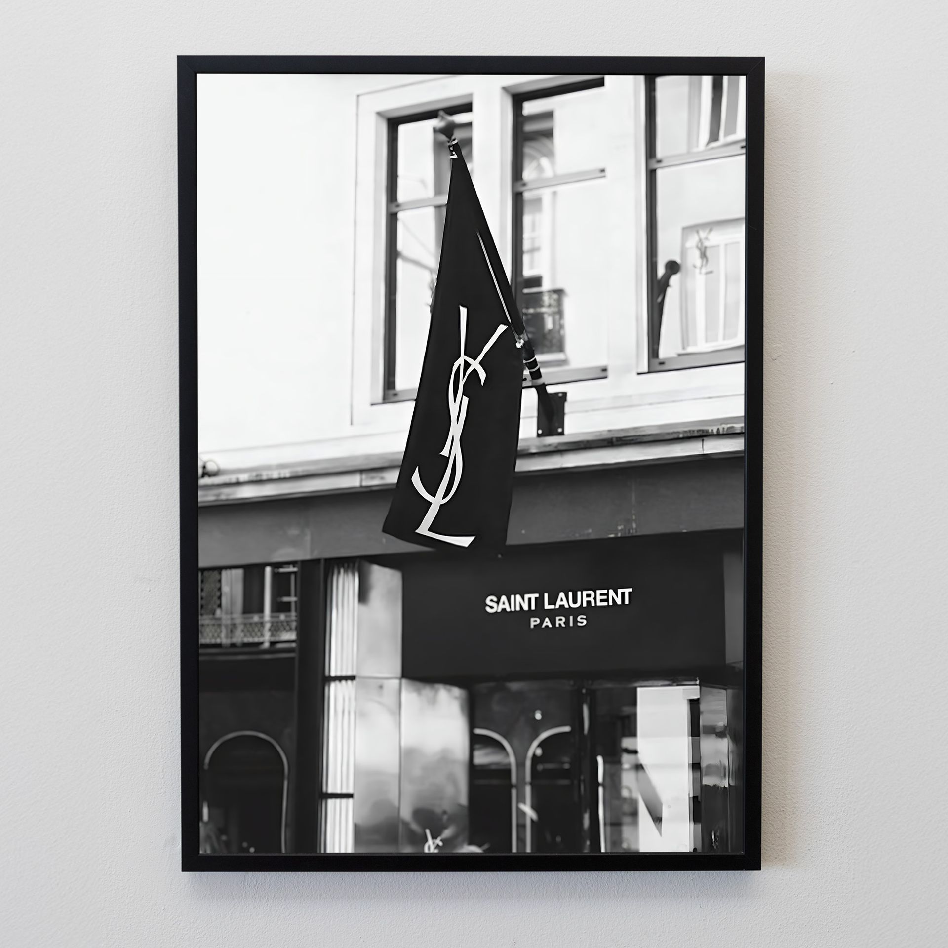 Luxury Fashion Shop Font in Black and White