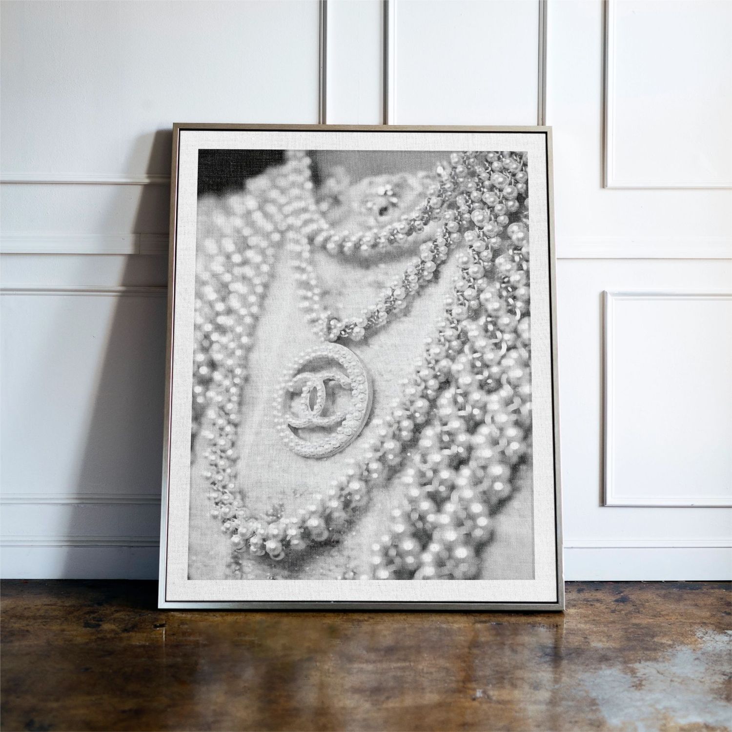 Luxury Fashion Necklace Print