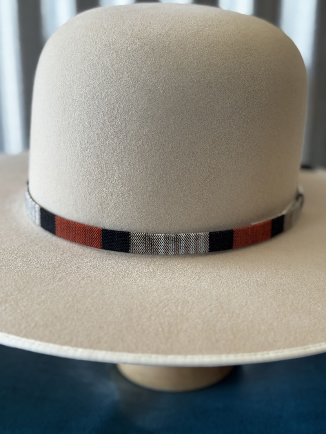Hb30, Color: Red Black White