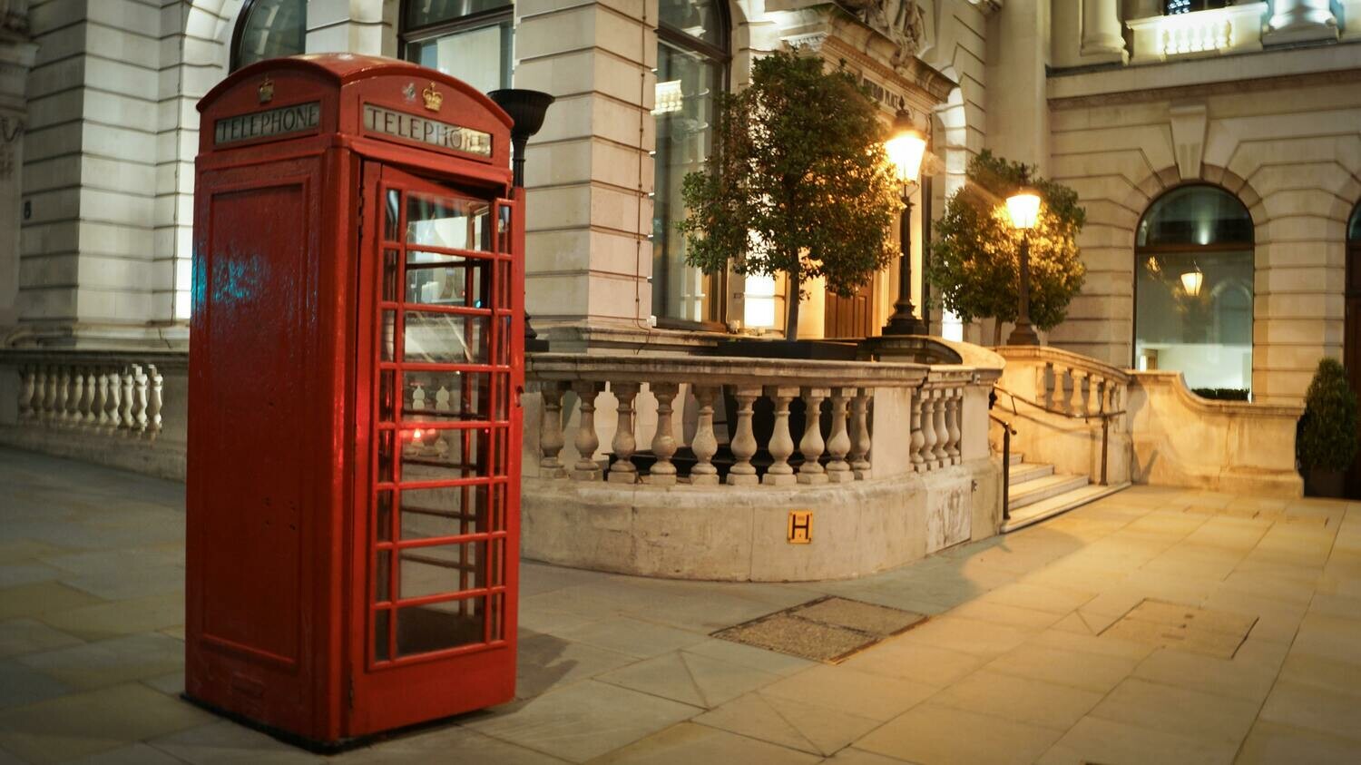 Locate telephone / emails Locate telephone / emails