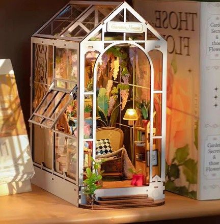 Rolife: Book Nook Shelf Insert - Garden House