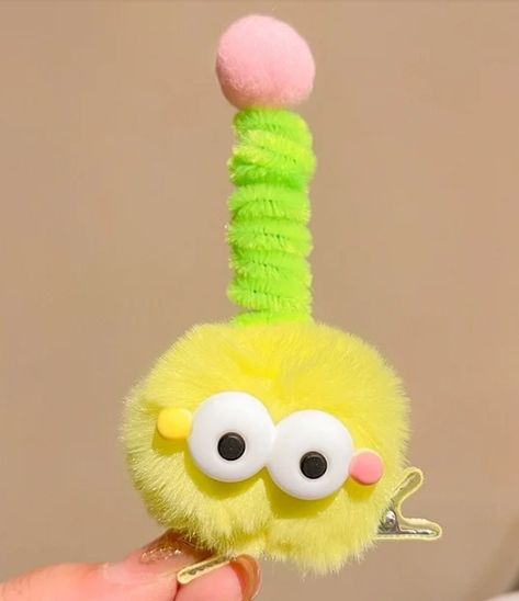 Alien Clip, Colour: Yellow