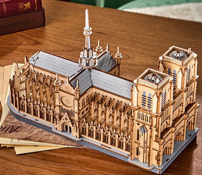 Rolife: Paris Cathedral