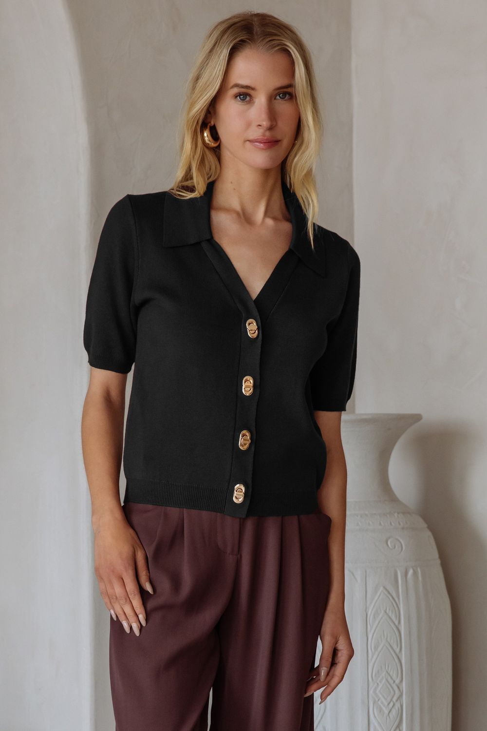 S/S Top W/Gold Twist Lock Buttons, Color: BLACK, Size: XS