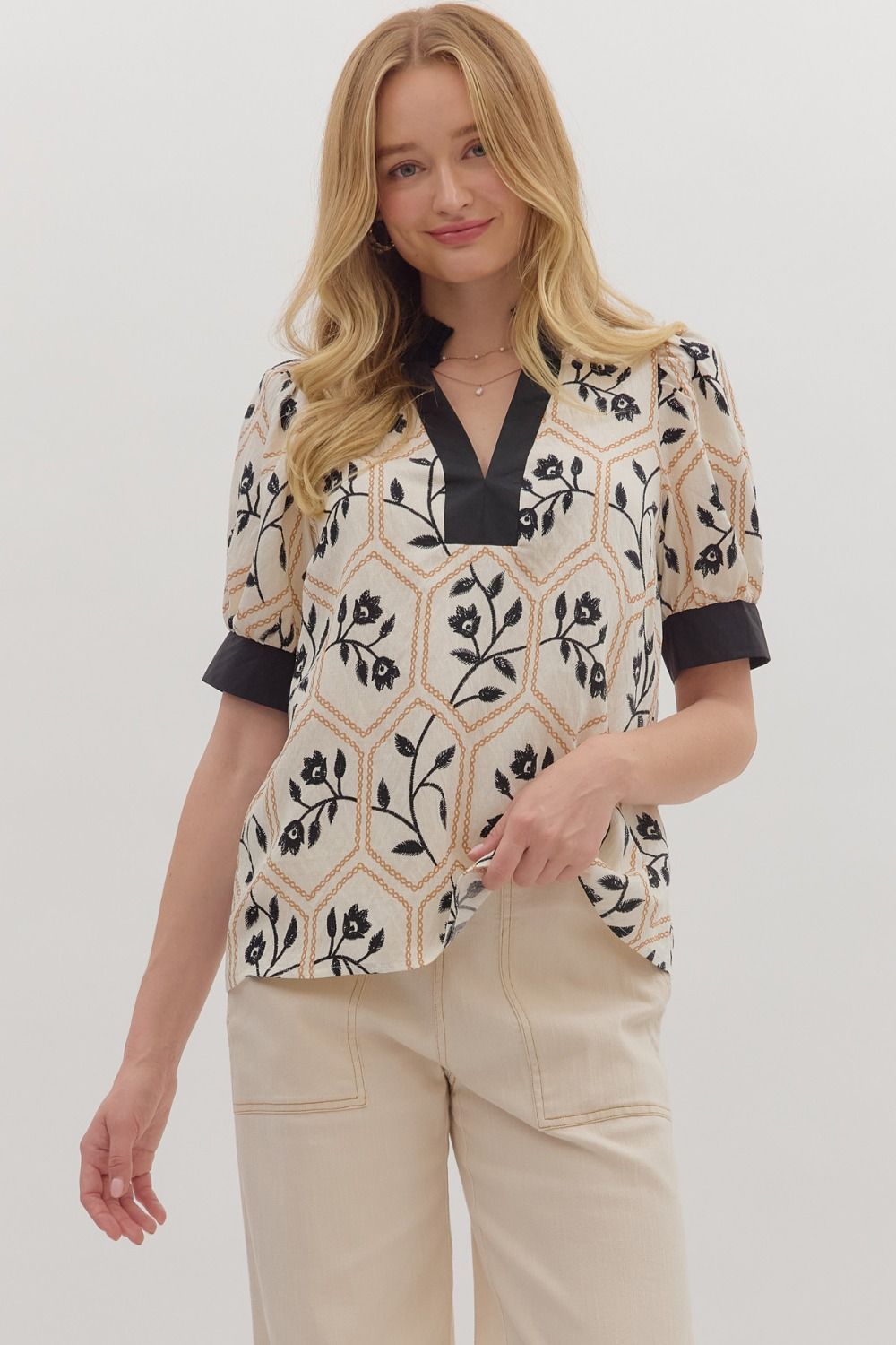 Ruffle Vneck Floral Prt Top, Color: CRM/BLK, Size: S