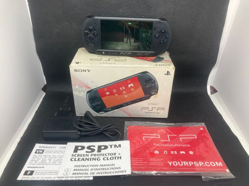 PSP Street E1004 con caja original y metal gear