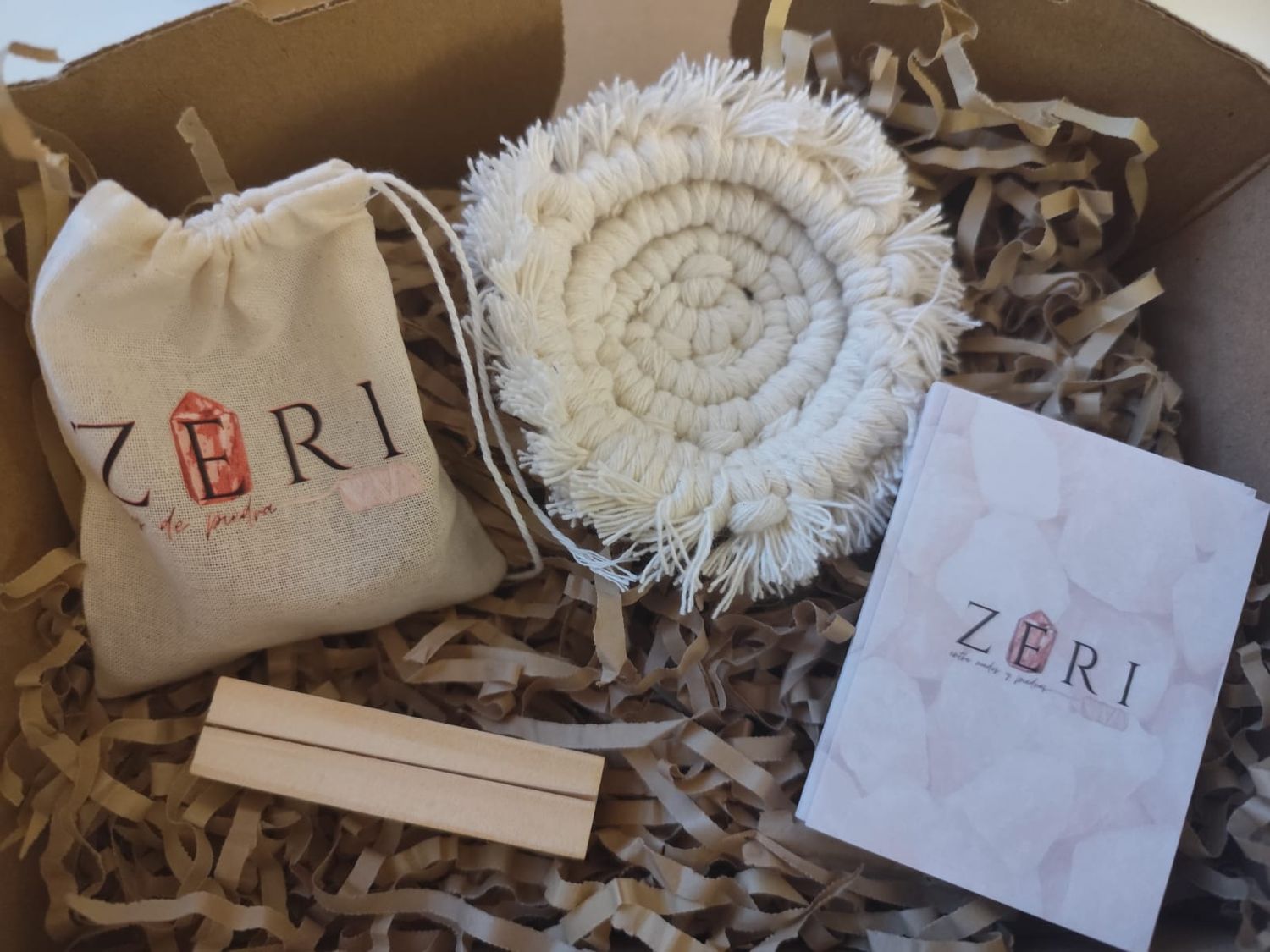 kit de 7 piedras mas tejido en macramé para llevarlas a todas partes