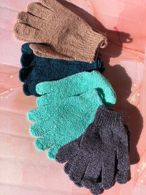 1 Pair Of Exfoliating Gloves