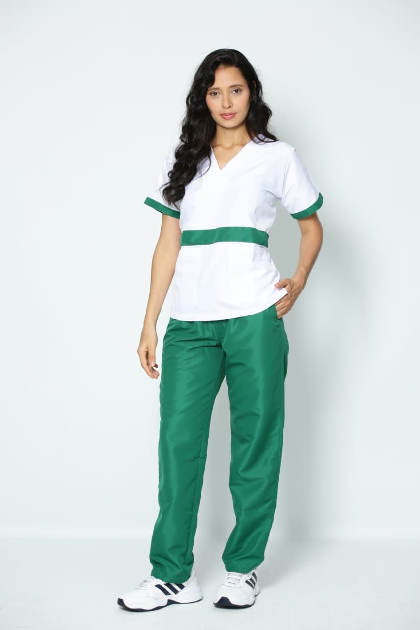 Conjunto antifluido cuello en V con diseño