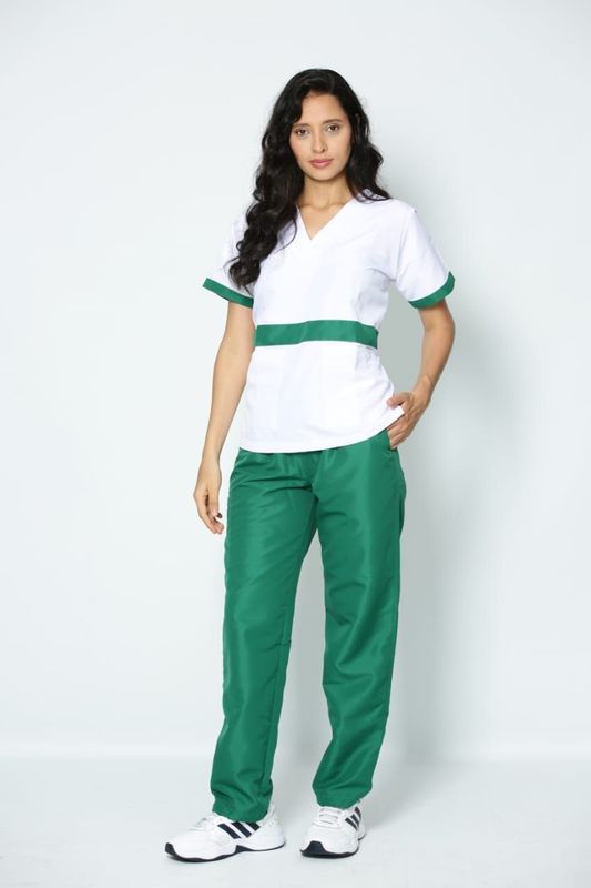 Conjunto antifluido cuello en V con diseño