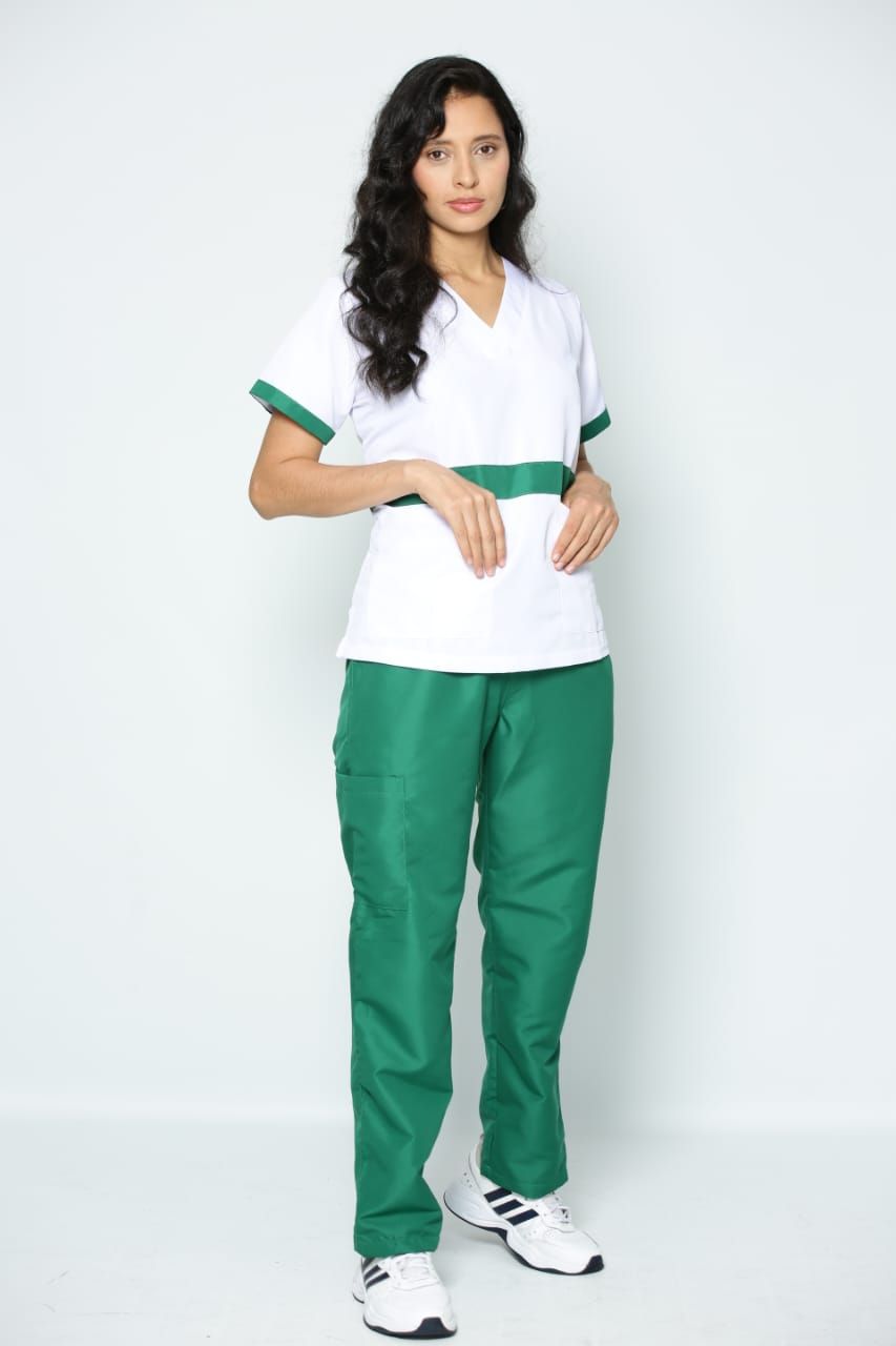 Conjunto antifluido cuello en V con diseño