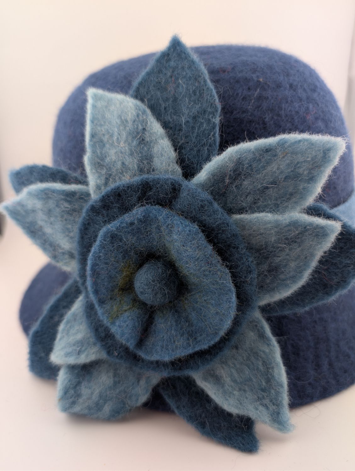 BLUE WOOL CAP W/BOW