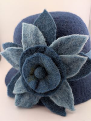 BLUE WOOL CAP W/BOW