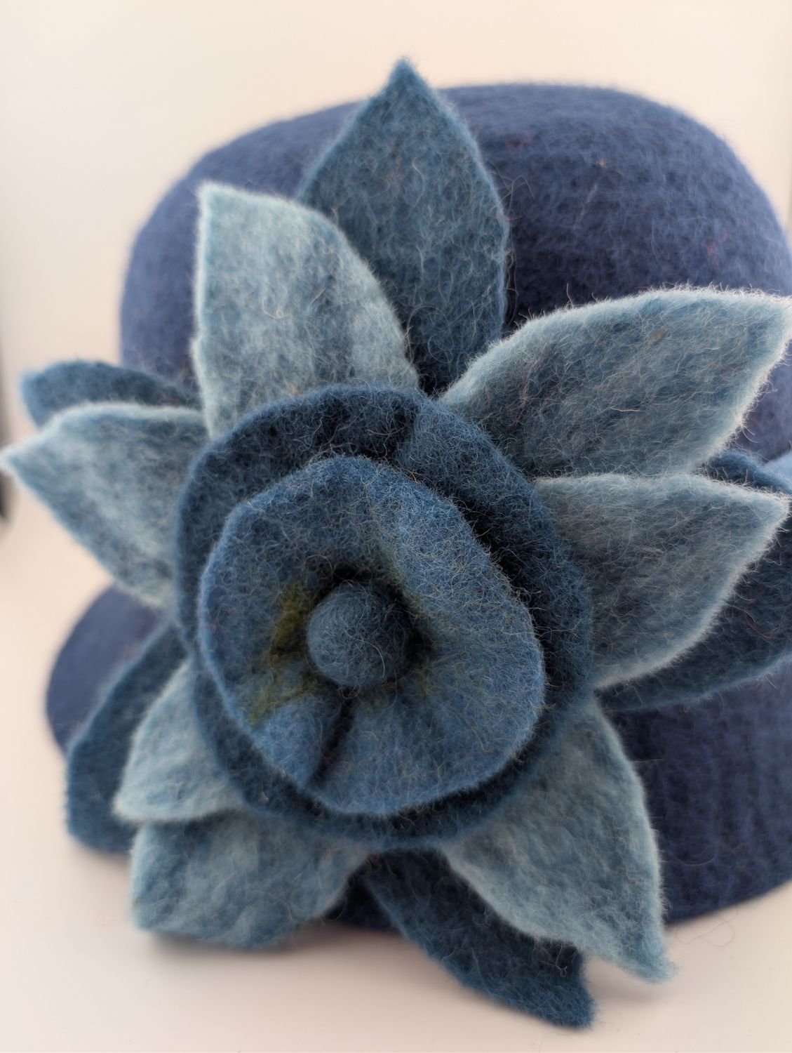 HAT D BLUE HAT W/BLUE FLOWER