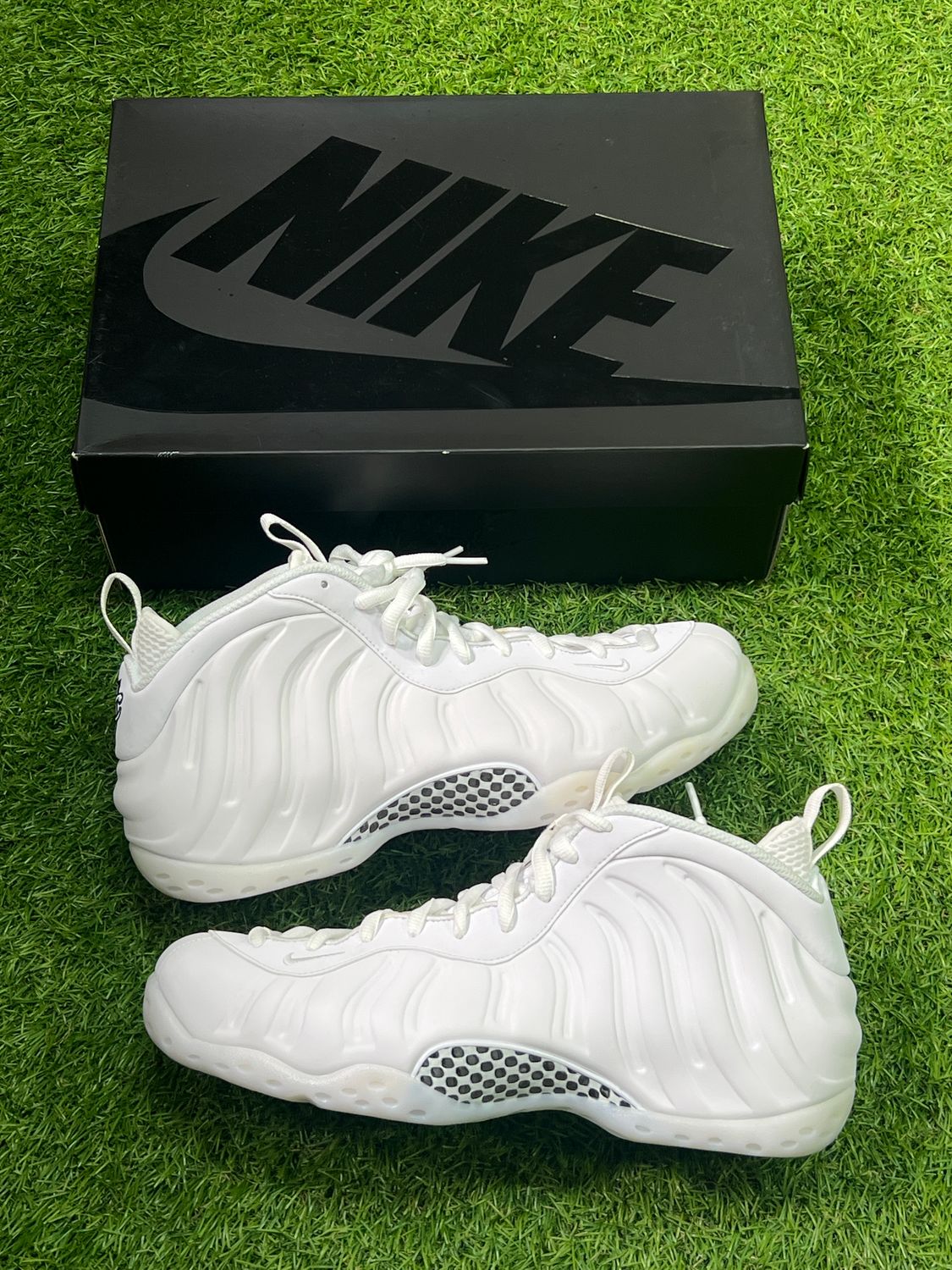 BRAND NEW NIKE FOAMPOSITE &quot;TRIPLE WHITE&quot; SIZE 9.5
