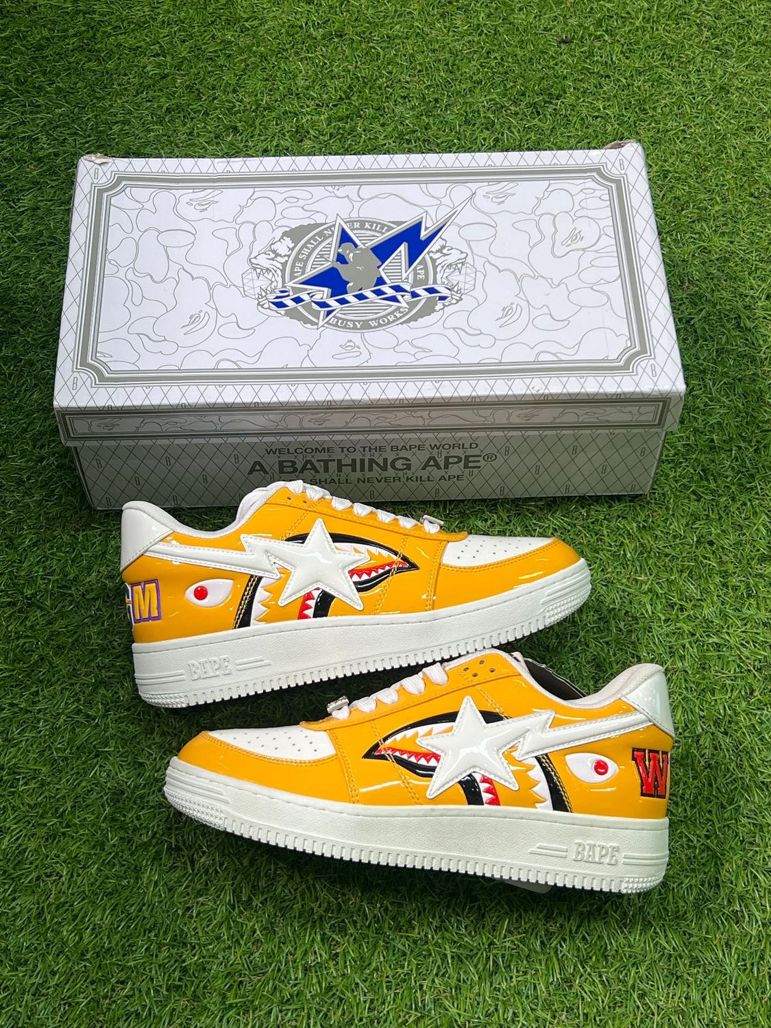BRAND NEW BAPESTA SHARK FACE &quot;YELLOW&quot; SIZE 8