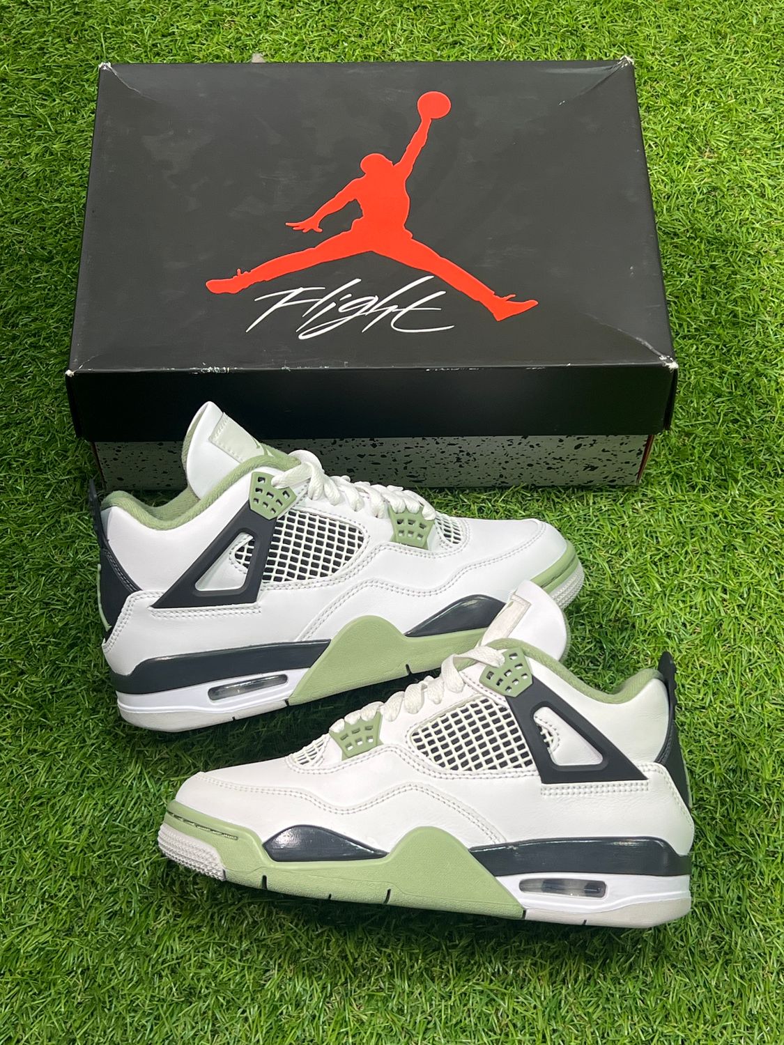 BRAND NEW AIR JORDAN 4 &quot;SEAFOAM&quot; SIZE 5Y