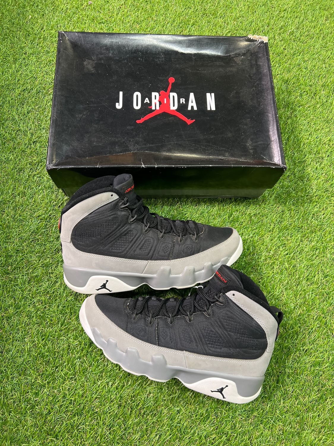 PREOWNED AIR JORDAN 9 &quot;PARTICLE GREY&quot; SIZE 9