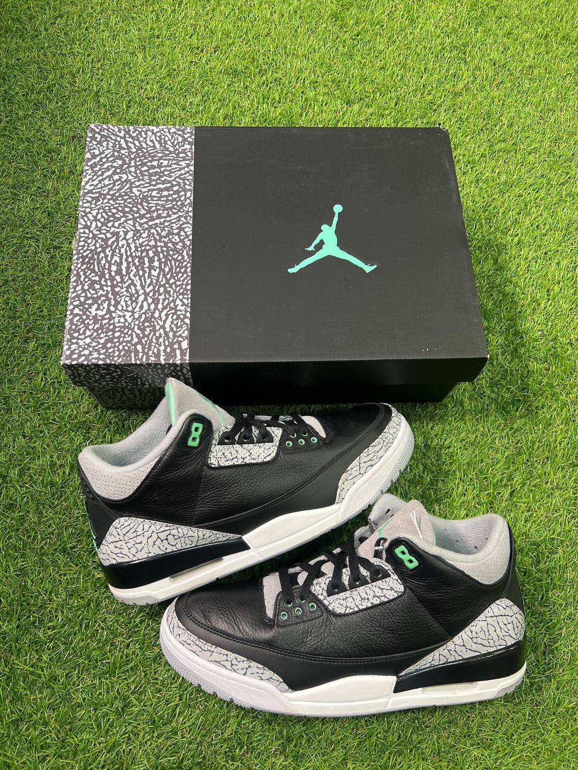 PREOWNED AIR JORDAN 3 &quot;GREEN GLOWS&quot; SIZE 10.5