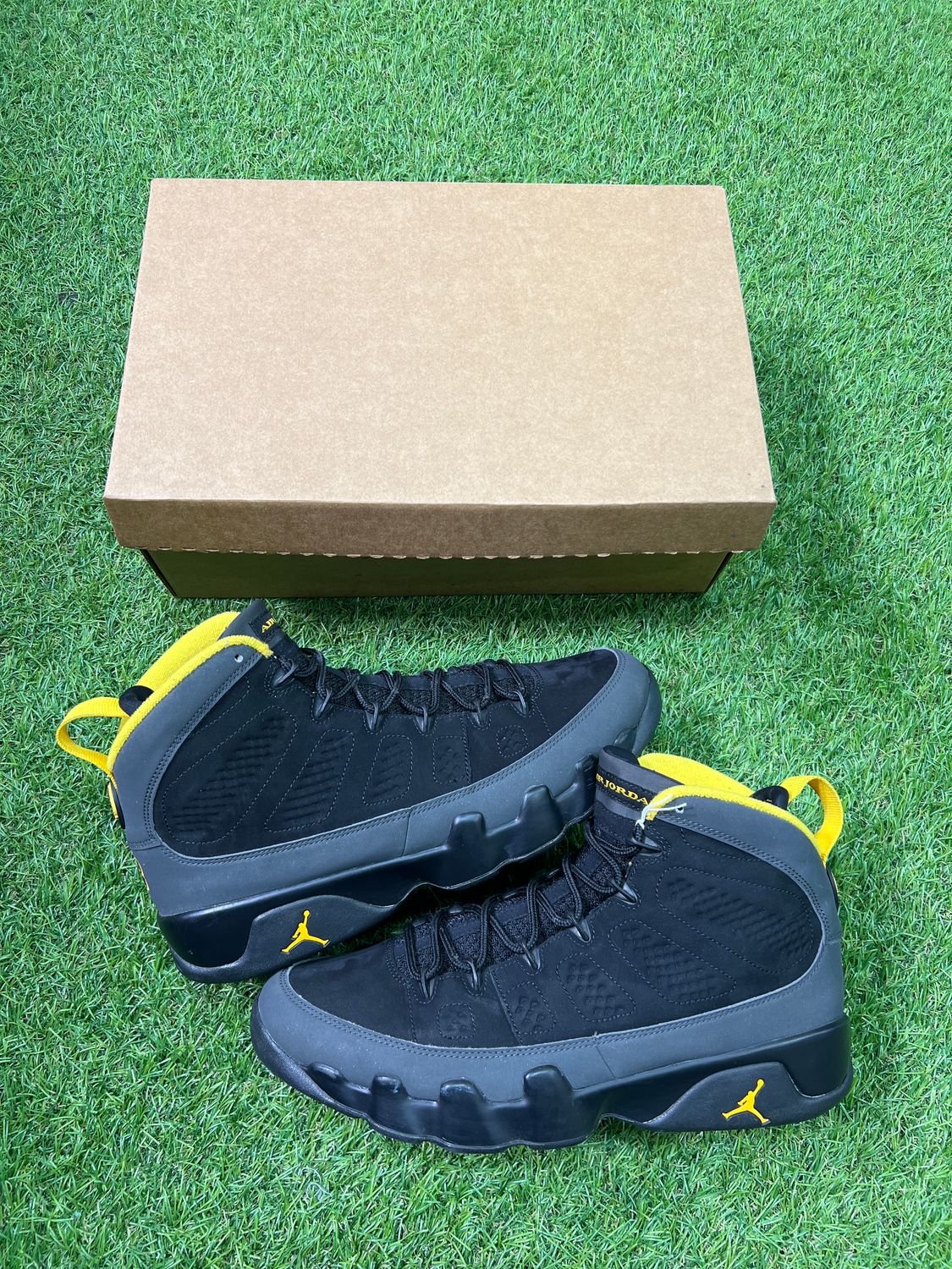 PREOWNED AIR JORDAN 9 &quot;CHARCOAL GOLD&quot; SIZE 10.5