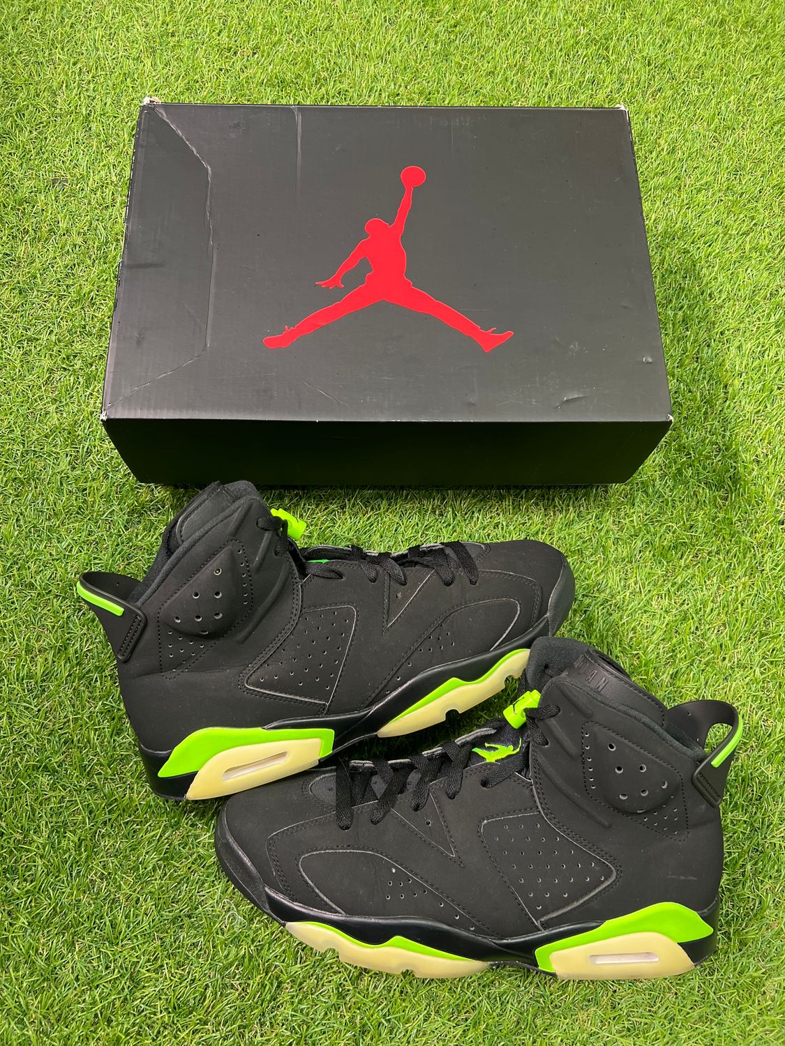 PREOWNED AIR JORDAN 6 &quot;ELETRIC GREENS&quot; SIZE 10.5