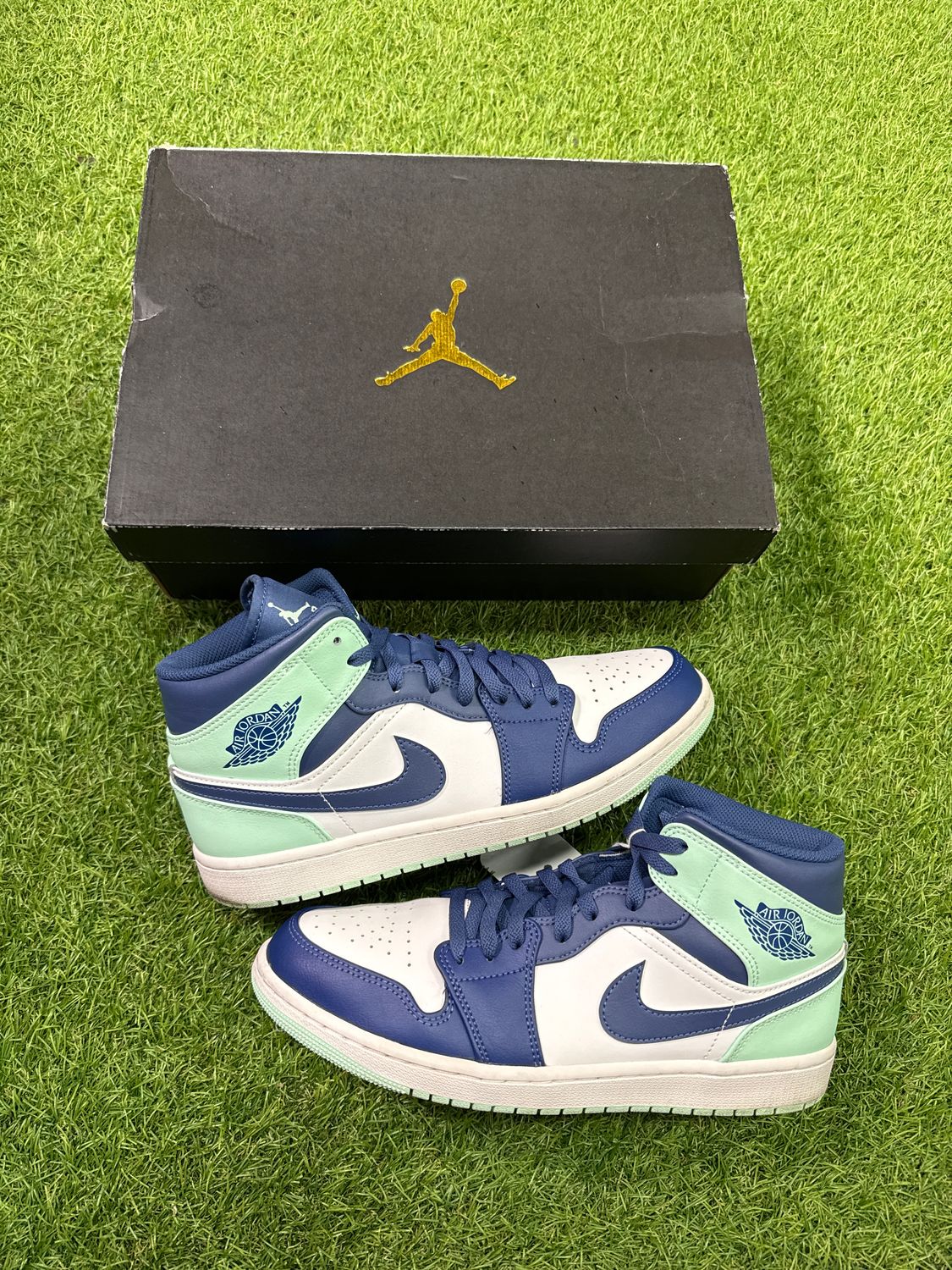 PREOWNED AIR JORDAN 1 MID &quot;IGLOO&quot; SIZE 10