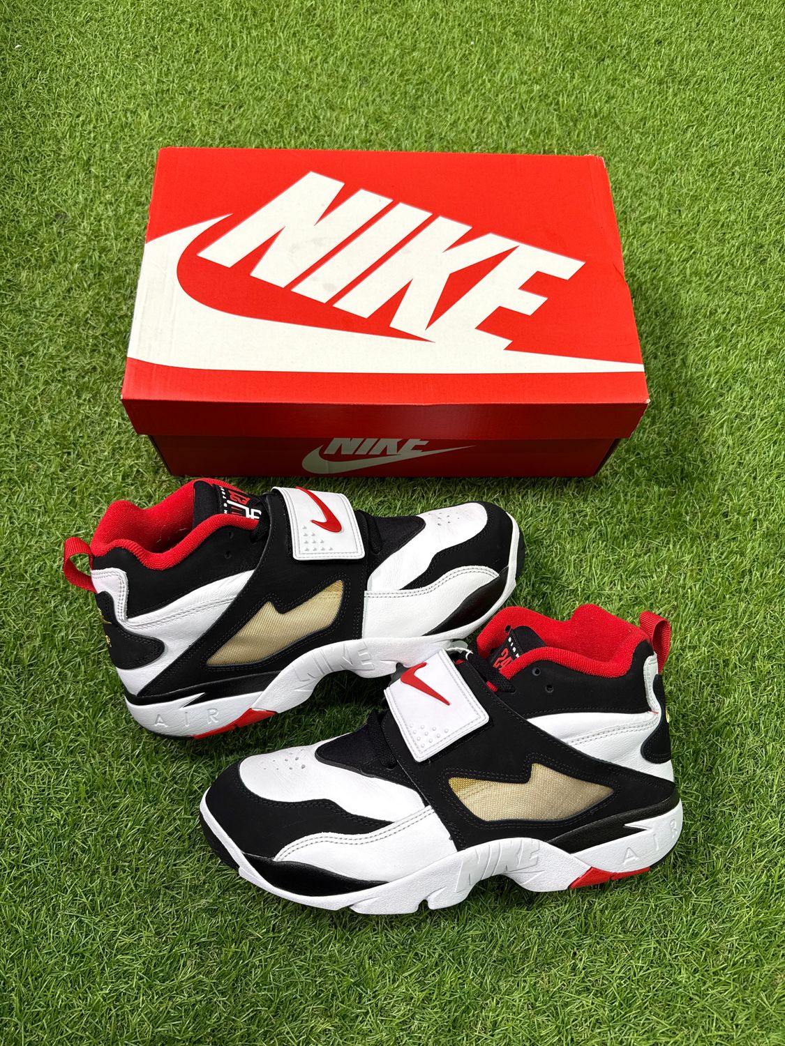 PREOWNED NIKE AIR DIAMOIND TURF &quot;49ERS&quot; SIZE 11