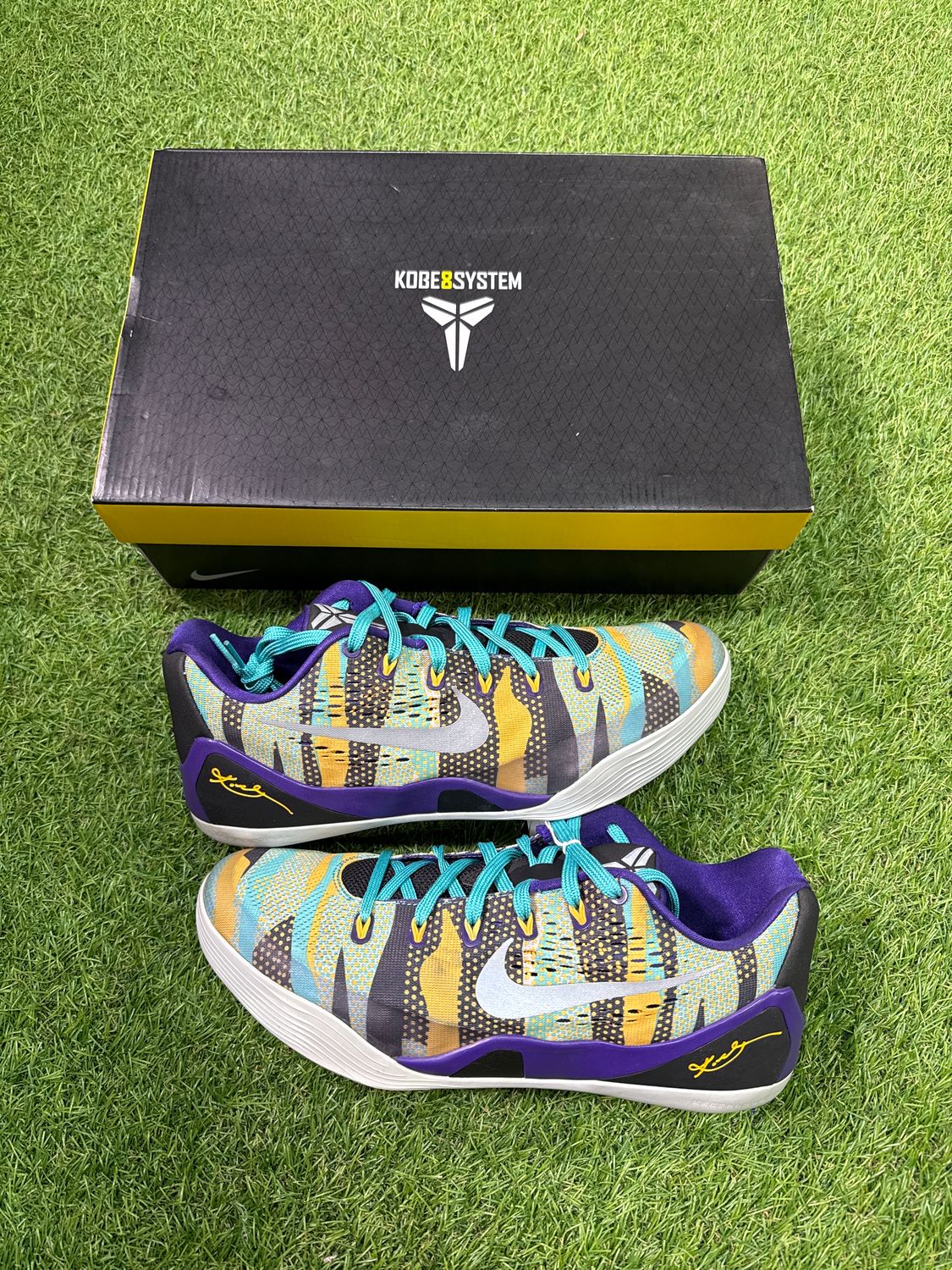 PREOWNED NIKE KOBE 9 EM LOW &quot;UNLEASHED&quot; SIZE 11