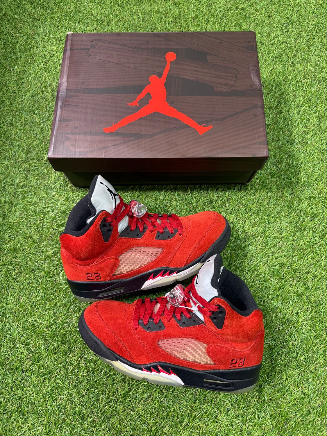 PREOWNED AIR JORDAN 5 &quot;RAGING BULL&quot; SIZE 9