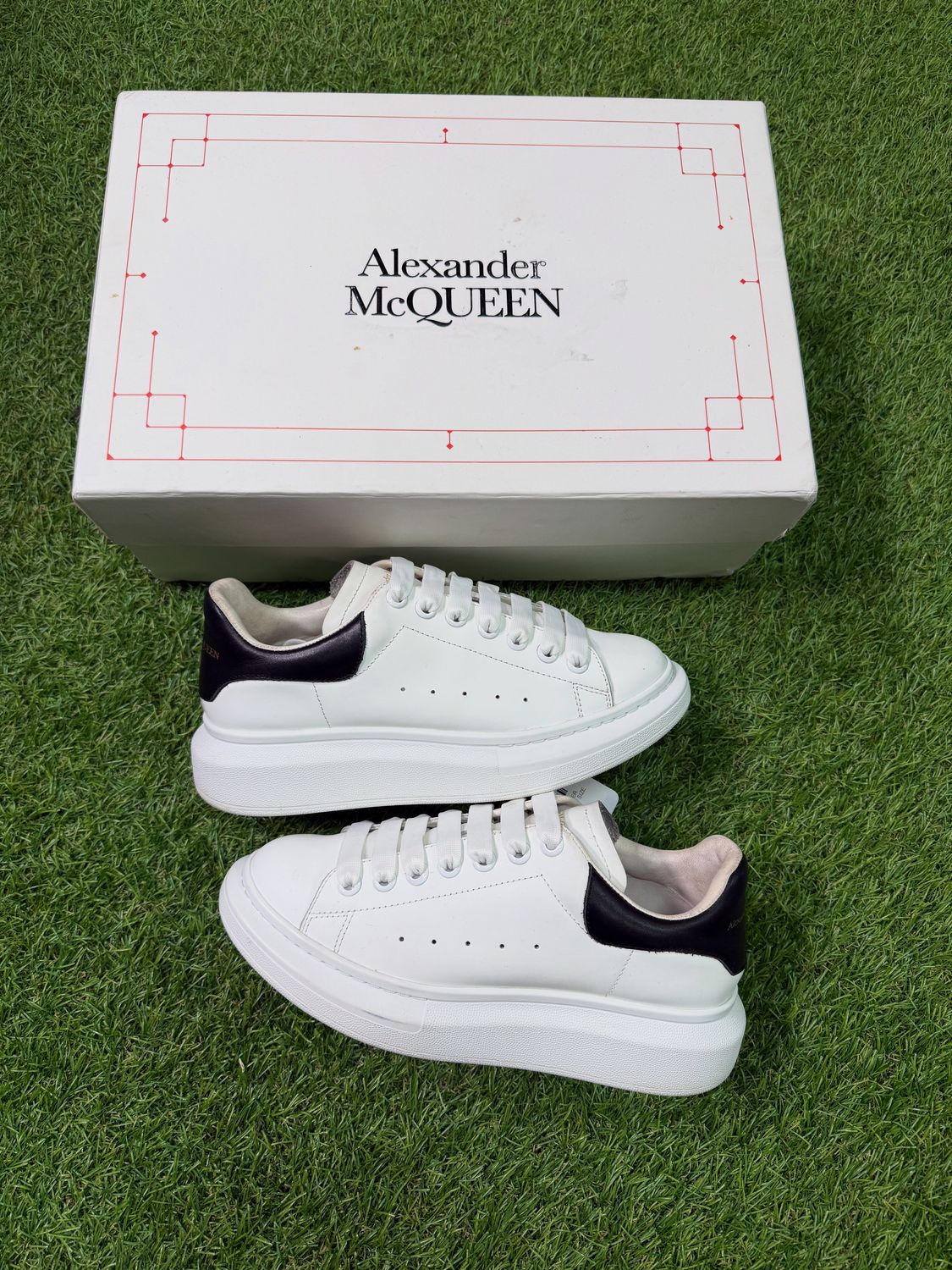 PREOWNED ALEXANDER MQUEEN &quot;BLACK/WHITE&quot; SIZE 38
