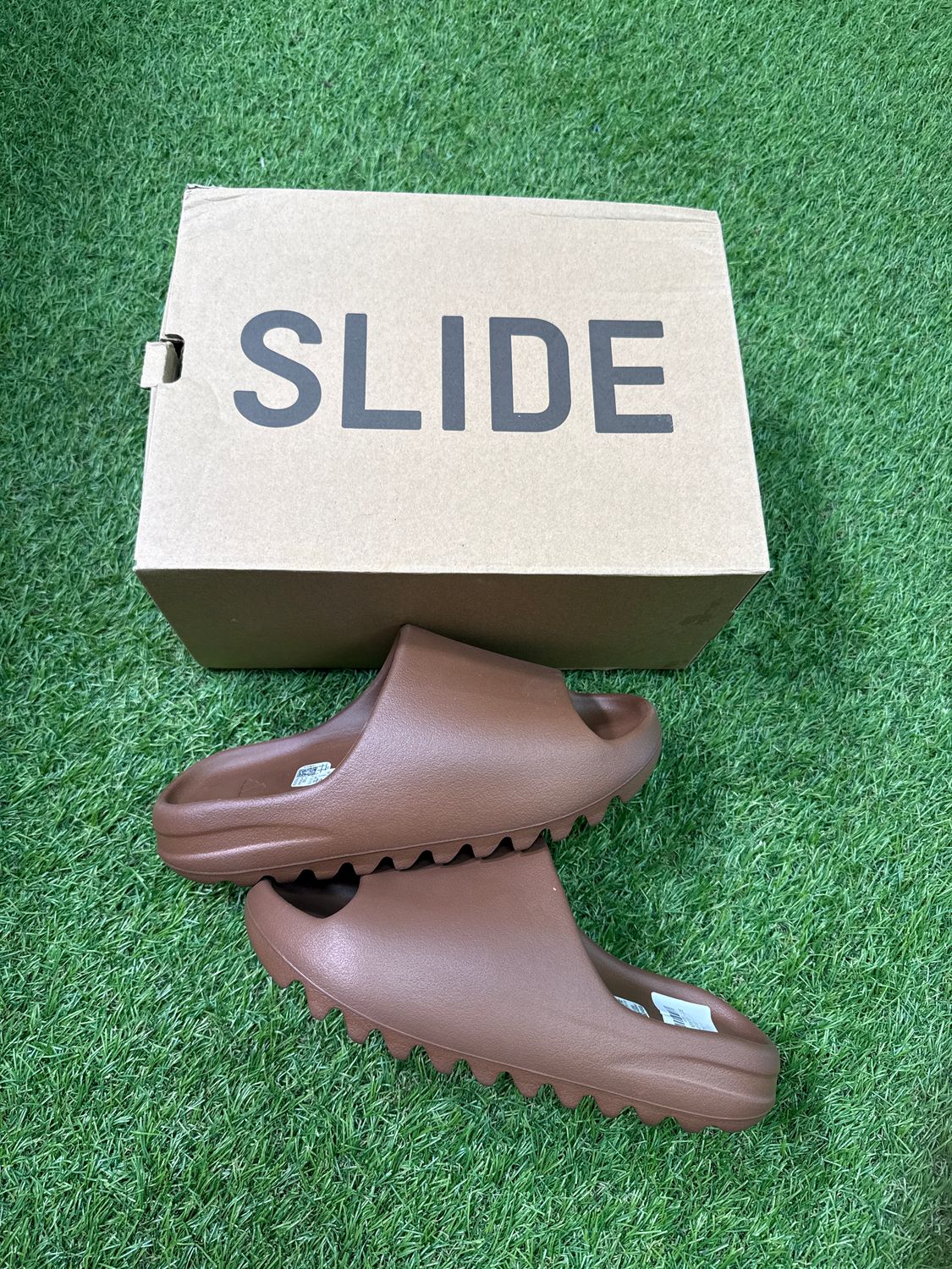 BRAND NEW YEEZY SLIDE &quot;FLAX&quot; SIZE 8