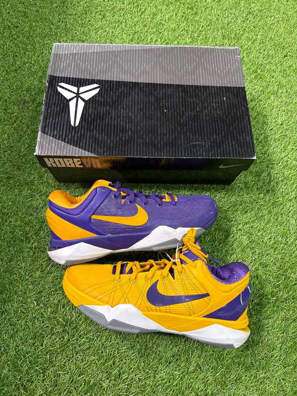 BRAND NEW KOBE 7 "YING YANG" SIZE 8.5