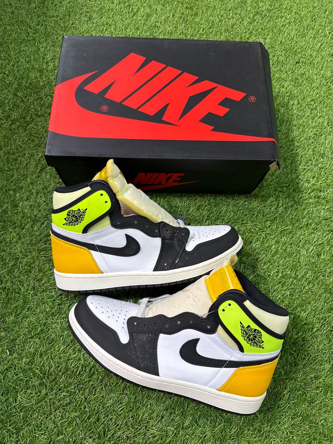BRAND NEW JORDAN 1 VOLT GOLDD