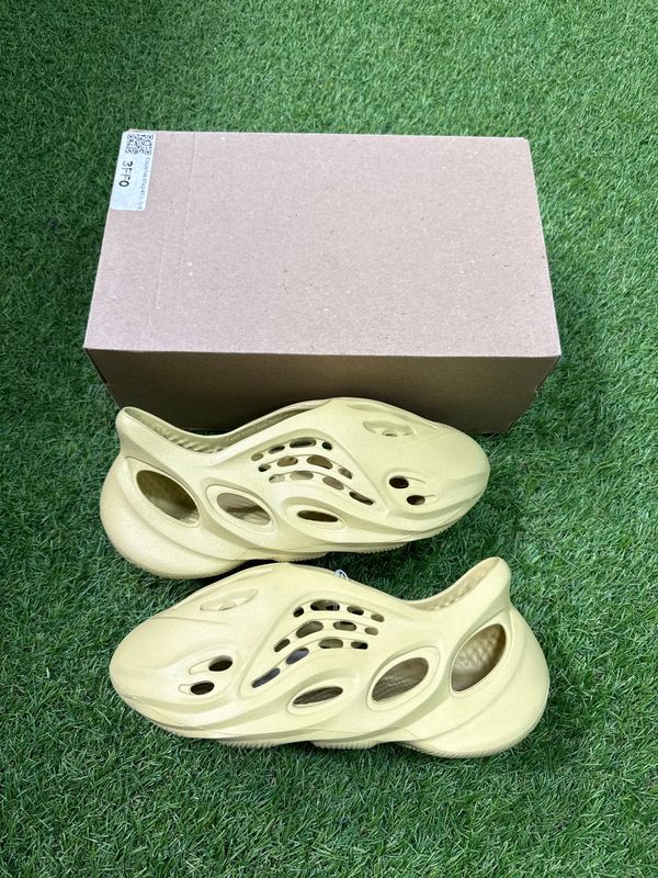 BRAND NEW YEEZY FOAMRUNNER "SULFUR" SIZE 8