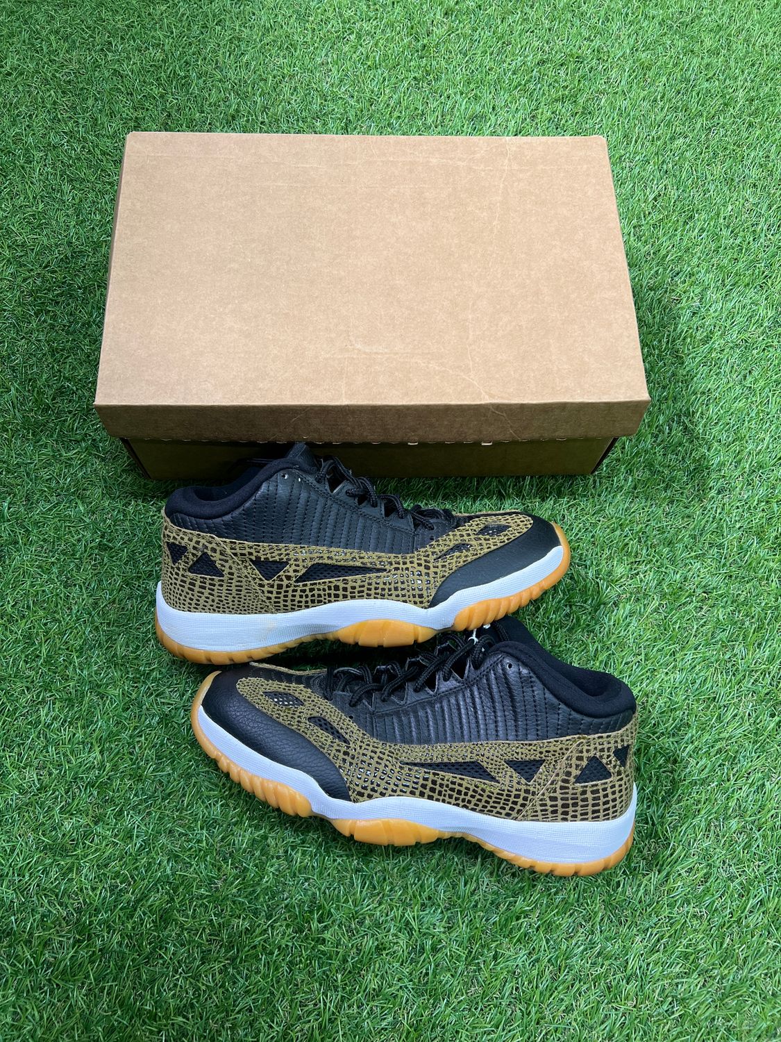 PREOWNED JORDAN 11 IE &quot;CROC&quot; SIZE 8