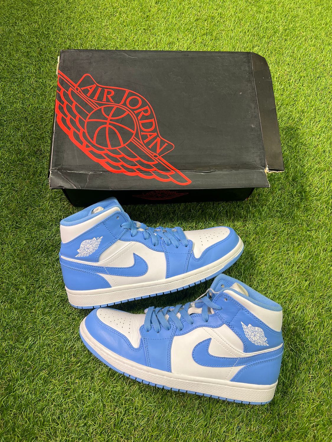 PREOWNED AIR JORDAN 1 MID &quot;UNC&quot; SIZE 8.5