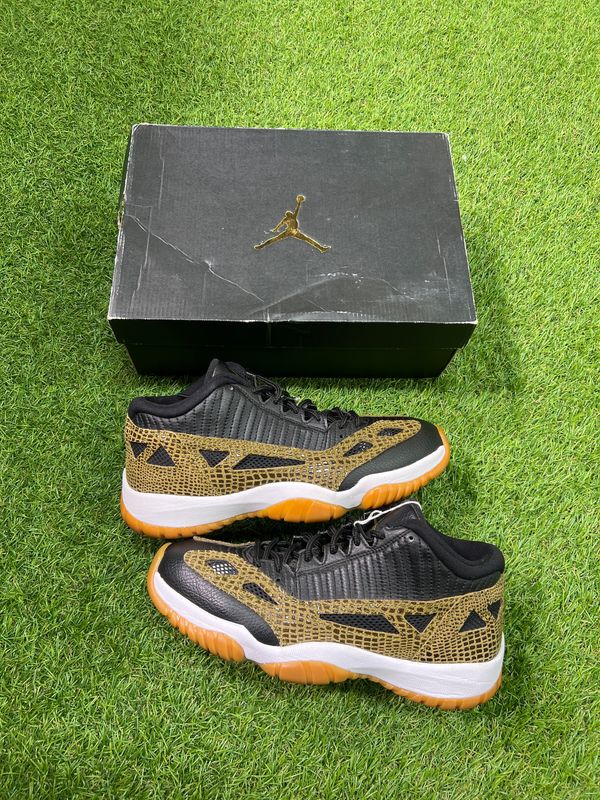 PREOWNED JORDAN 11 LOW IE "CROC" SIZE 8.5