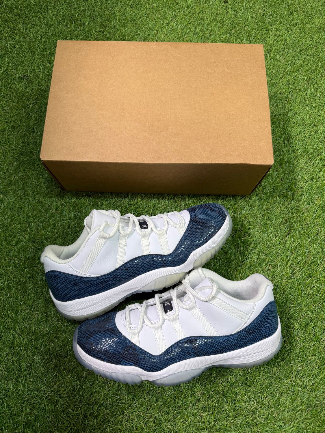 PREOWNED AIR JORDAN 11 LOW &quot;NAVY SNAKESKIN&quot; SIZE 11.5