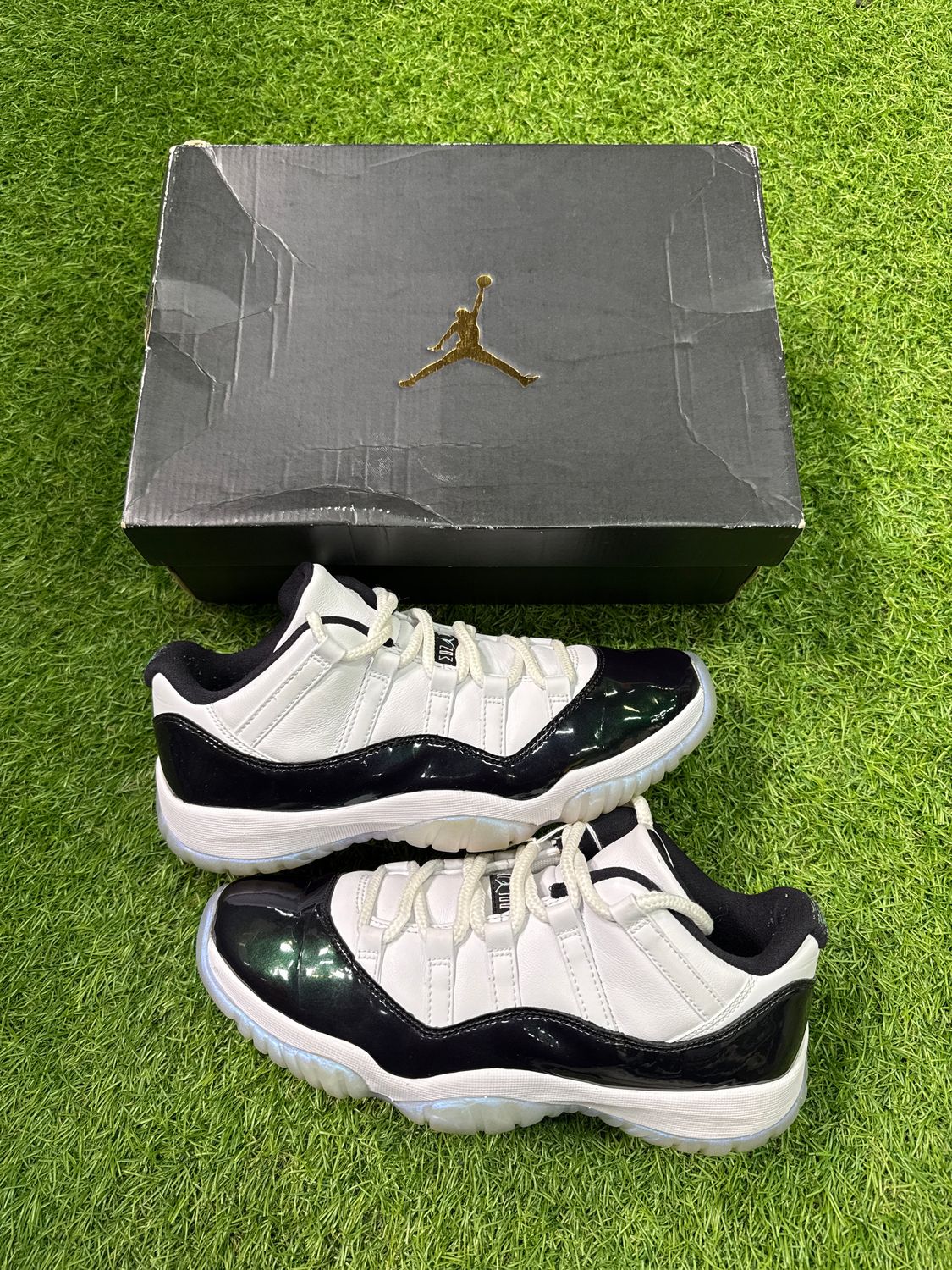 PREOWNED JORDAN 11 &quot;EMERALD&quot;  SIZE 8
