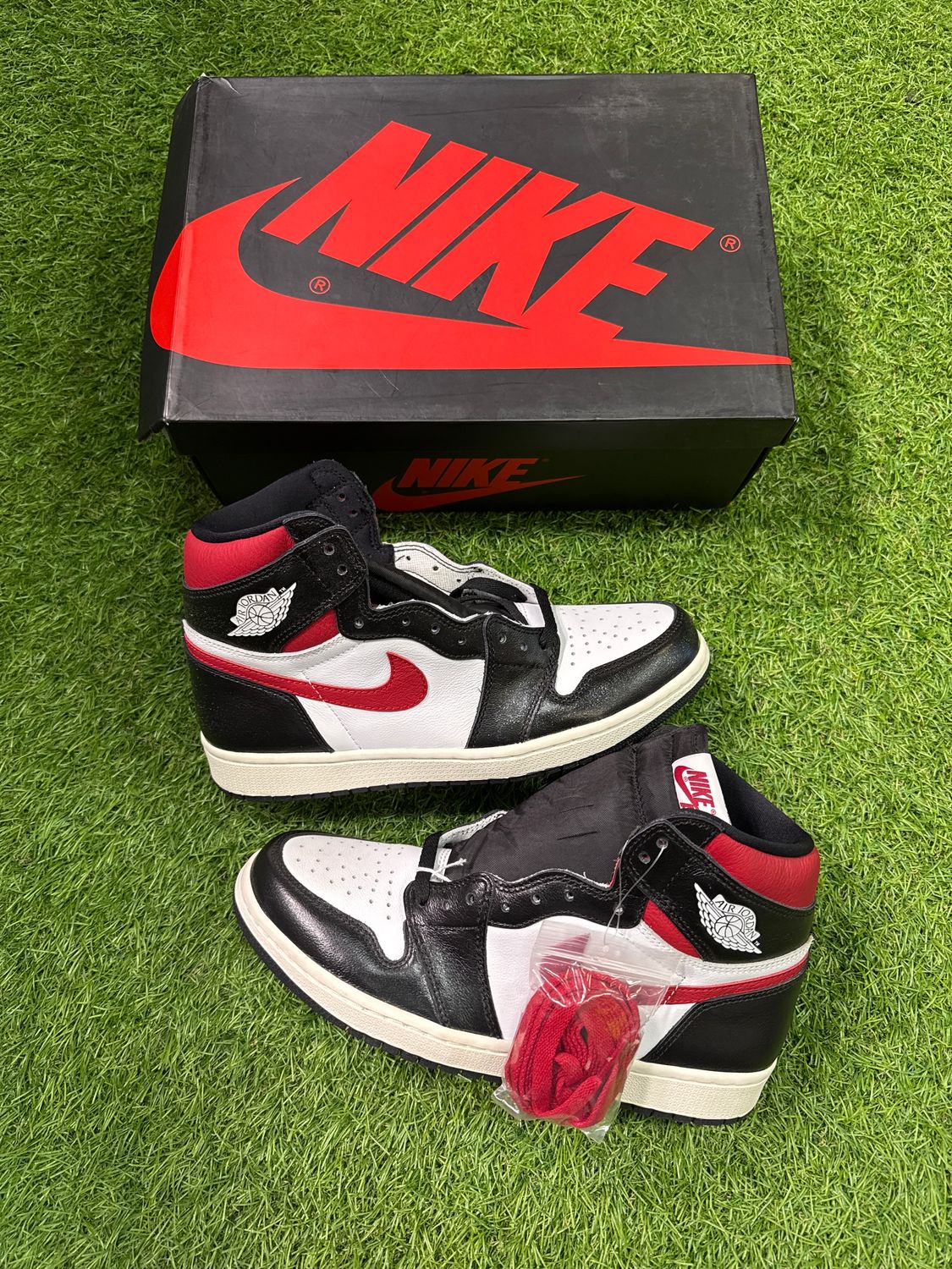 BRAND NEW AIR JORDAN 1 &quot;GYM RED&quot; SIZE 8.5