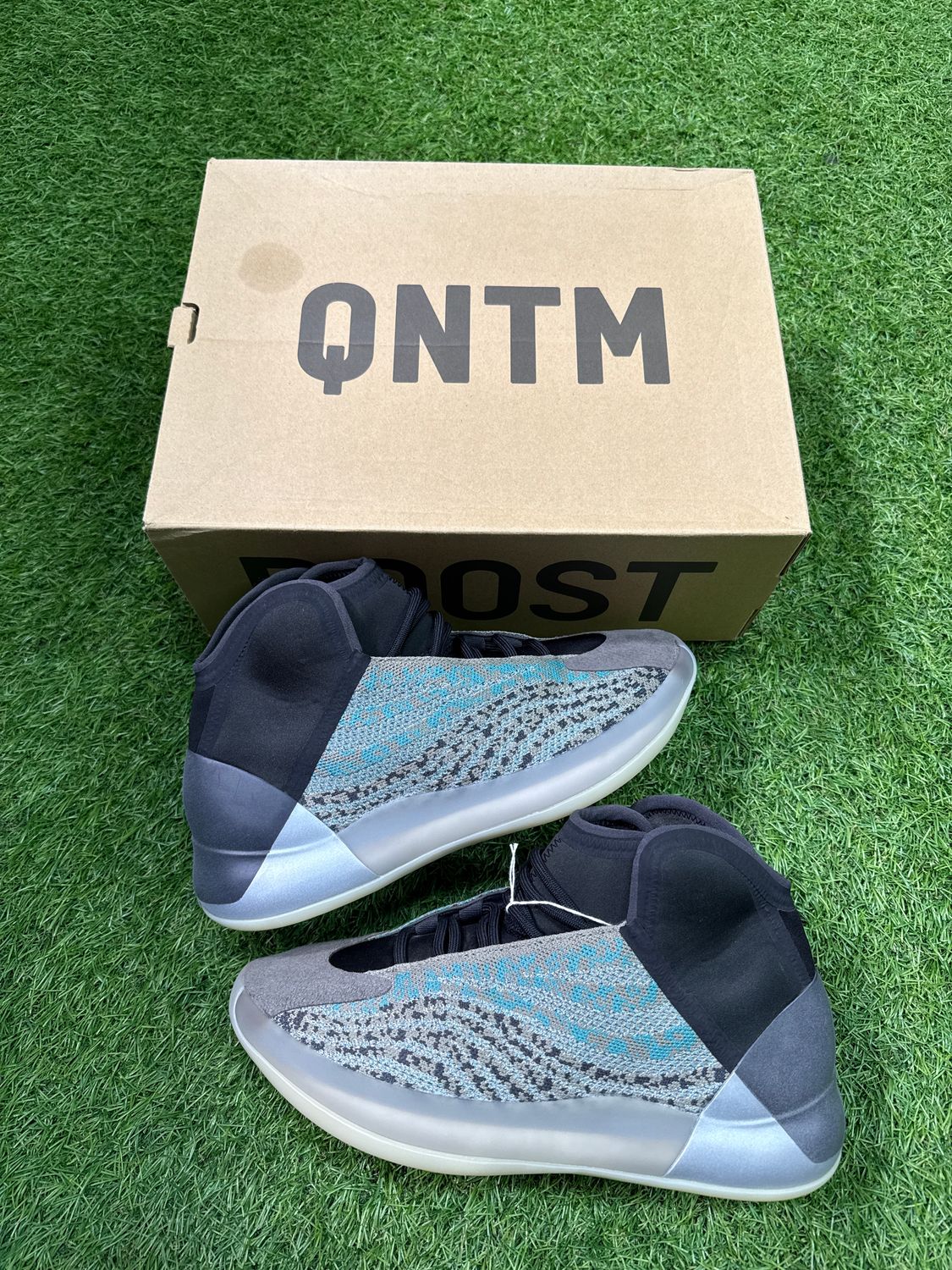 BRAND NEW YEEZY QUANTUM &quot;TEAL BLUE&quot; SIZE 9