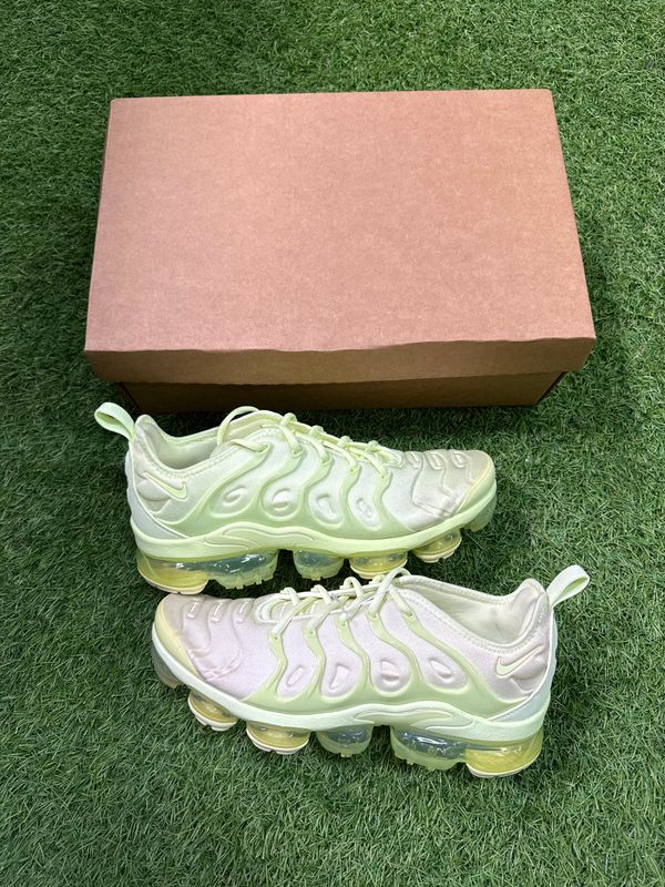 PREOWNED NIKE VAPOR MAX PLUS "VOLT" SIZE 9.5W/8M
